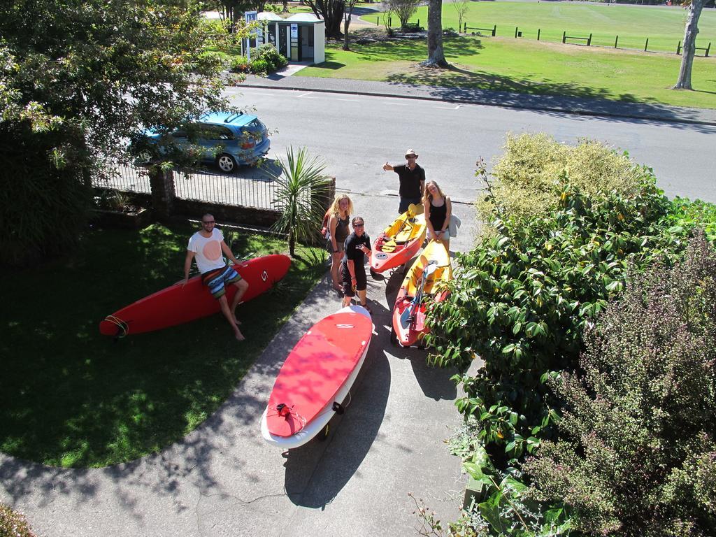 Bazil'S Backpackers Bbh Hostel & Surf School Westport Eksteriør bilde