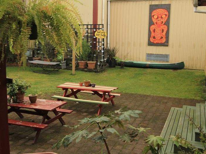 Bazil'S Backpackers Bbh Hostel & Surf School Westport Eksteriør bilde