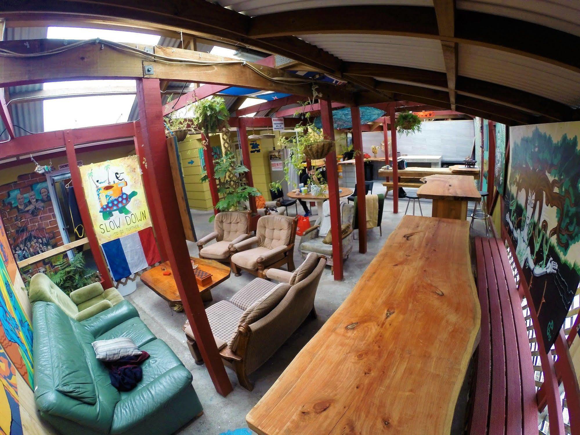 Bazil'S Backpackers Bbh Hostel & Surf School Westport Eksteriør bilde